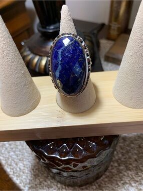 VINTAGE AMY KAHN RUSSELL STERLING SILVER & LAPIS LAZULI COCKTAIL RING. SIZE 10